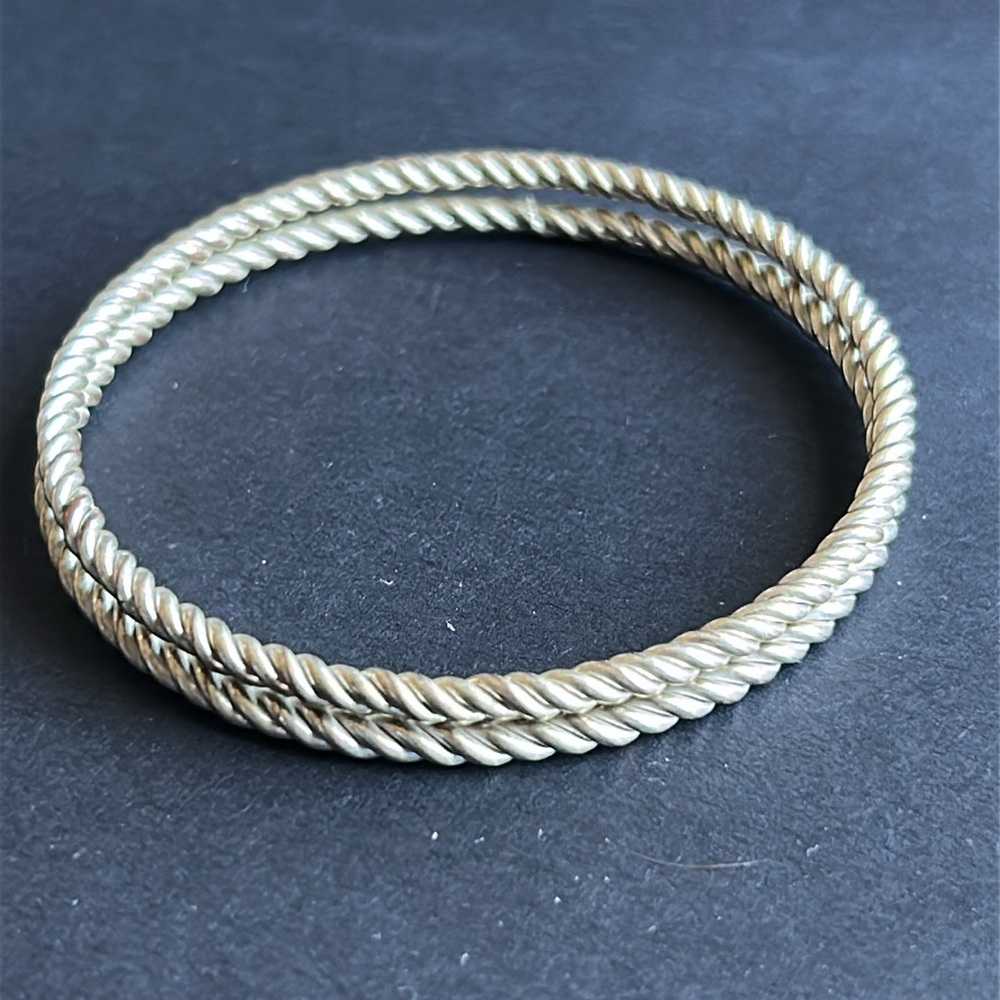 Set of 2 women’s vintage dainty silver tone twisted unique bangle‎ bracelets - Picture 5 of 6